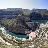La presa.Fue la primera obra que se realizó y su sistema es de turbinación.