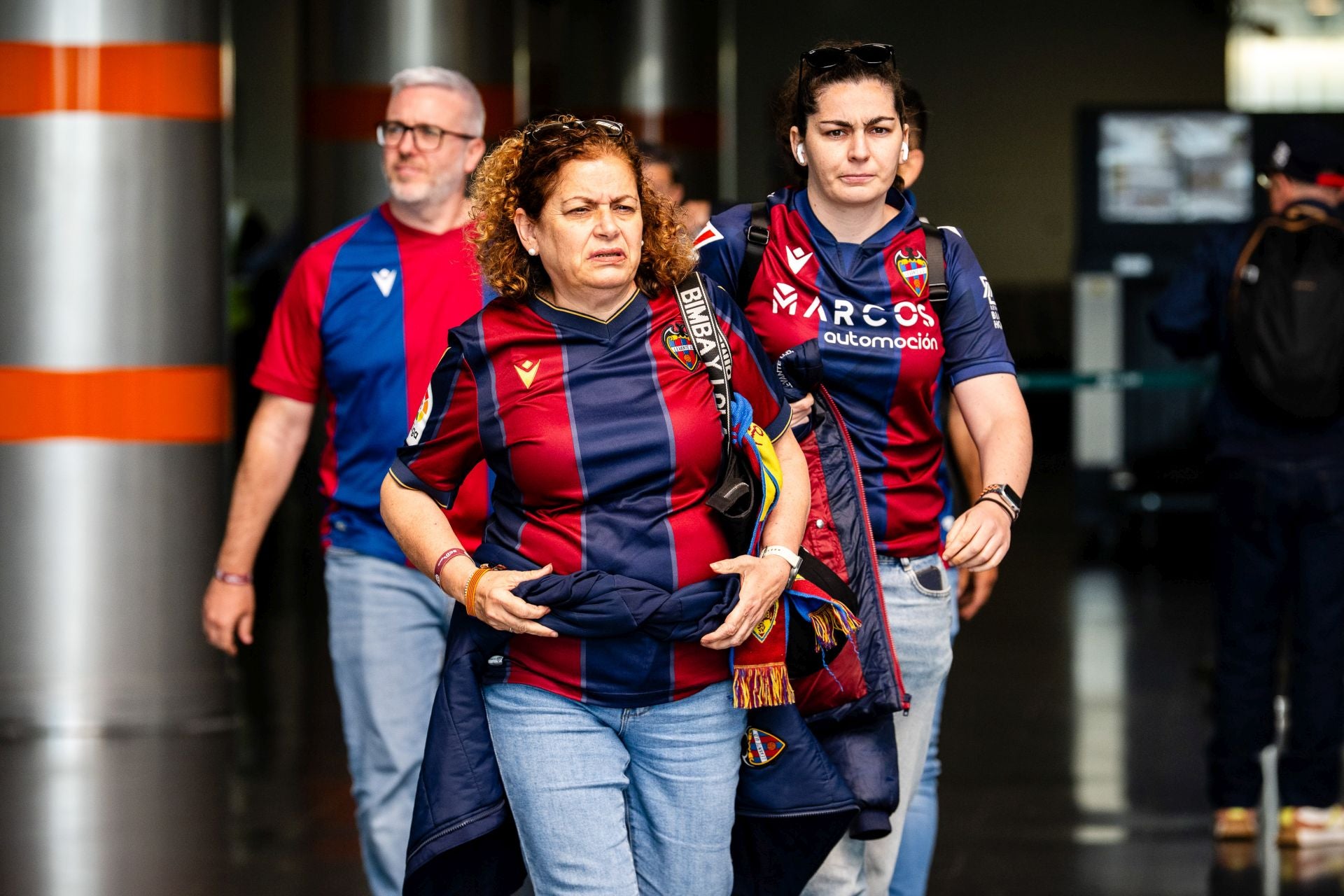 FOTOS | La afición del Levante UD toma Burgos