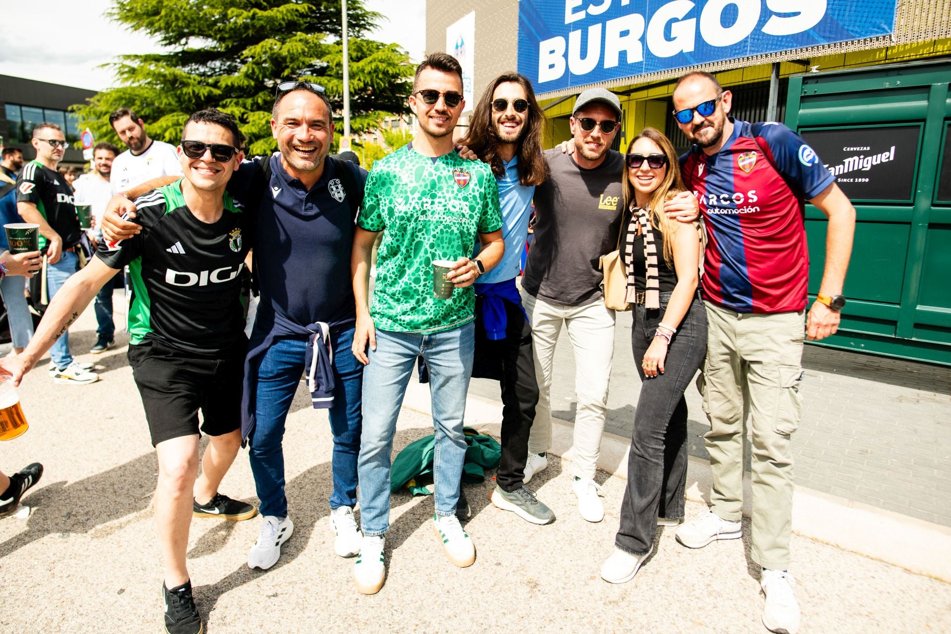 FOTOS | La afición del Levante UD toma Burgos
