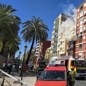 Incendio en una vivienda en la calle Doctor Lluch, en Valencia.