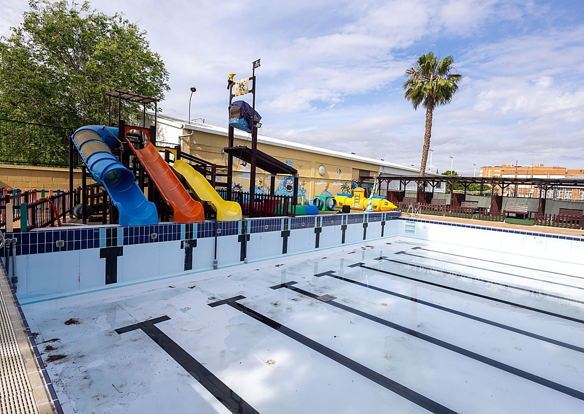 Imagen secundaria 1 - Piscinas de 50 y 25 metros del Parque del Oeste y zona de vestuarios y taquillas.