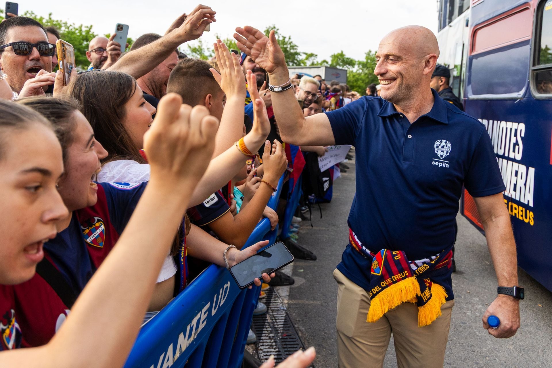 La rúa de celebración del ascenso del Levante, en imágenes