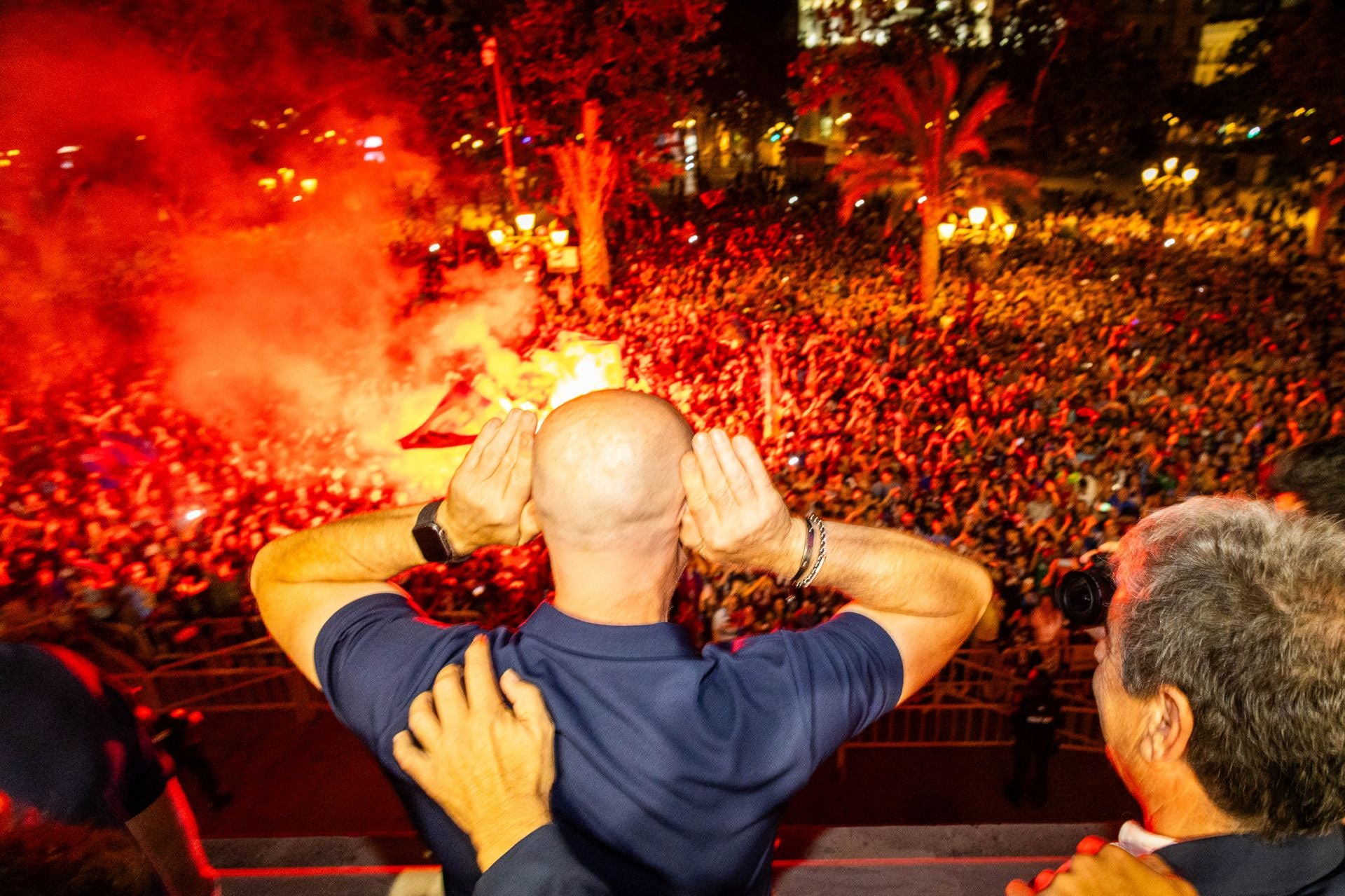 La rúa de celebración del ascenso del Levante, en imágenes
