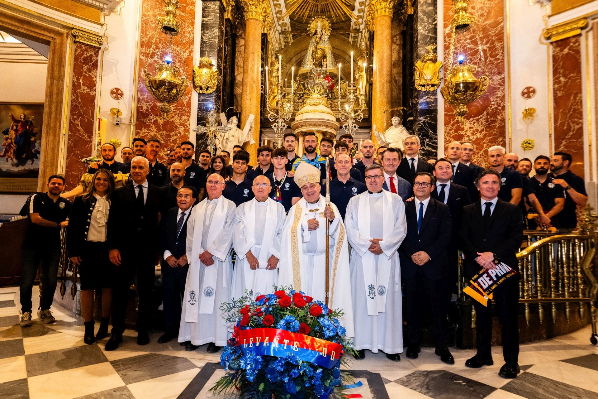 La rúa de celebración del ascenso del Levante, en imágenes