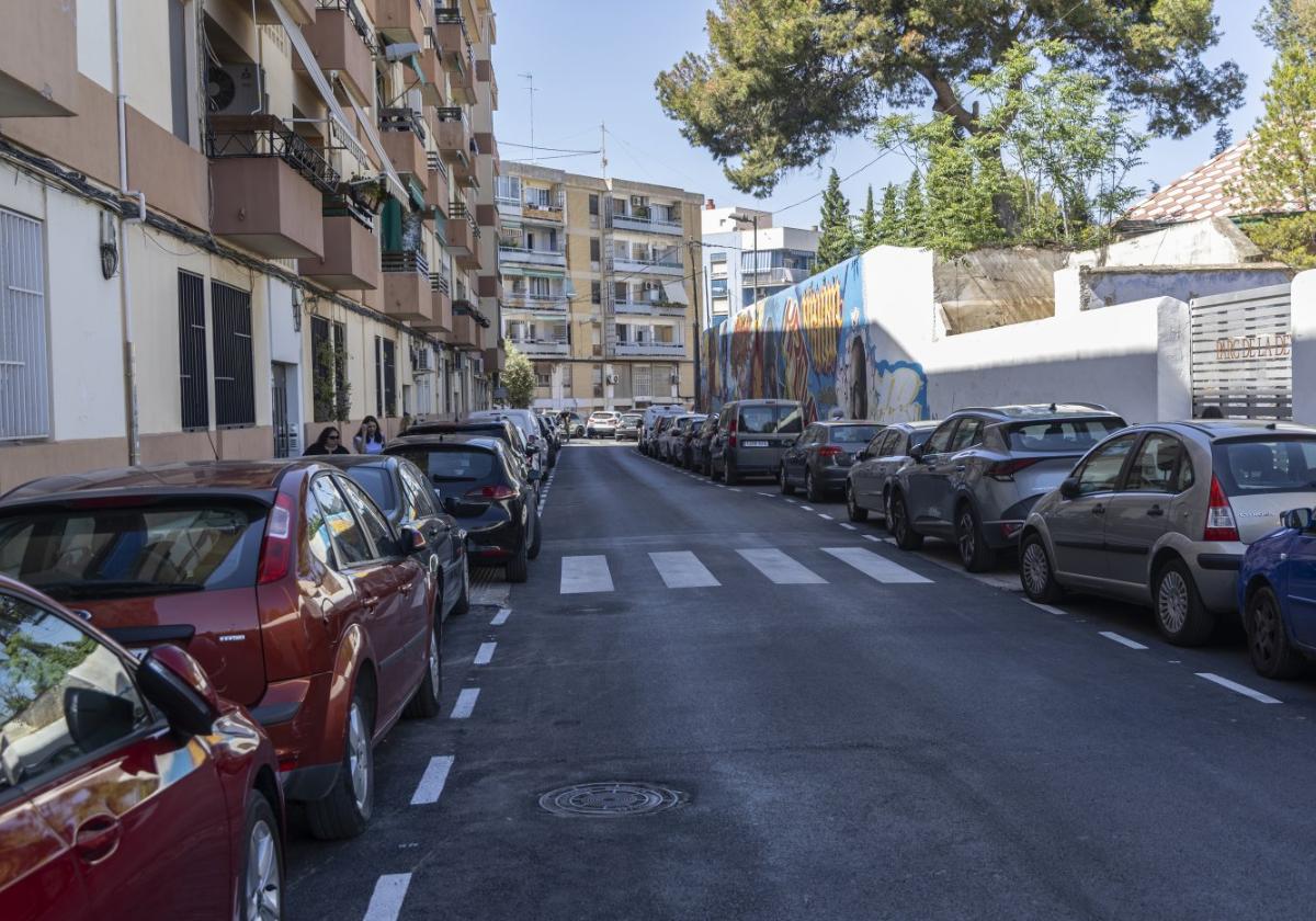 Una de las calles asfaltadas en el casco antiguo de Godella.