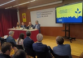Reunión Dirección General de Medio Ambiente en la sede de la CHJ.