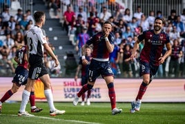 Morales, tras anotar su gol ante el Burgos.