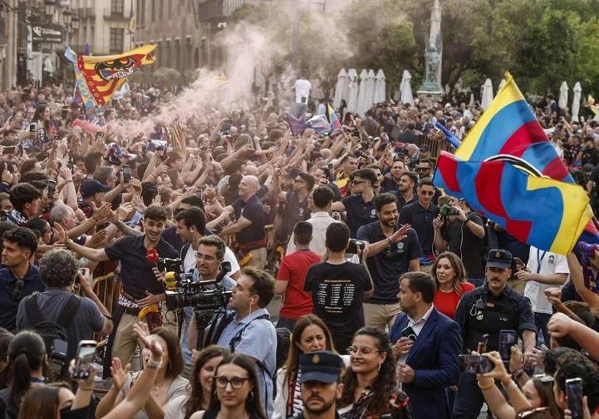 Celebración de la victoria del Levante en Valencia.