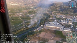 Imagen aérea del incendio desde una de las aeronaves de la Generalitat.