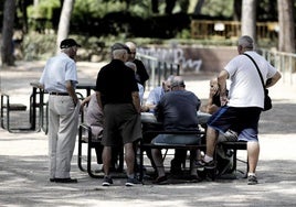 Varios pensionistas reunidos, en una imagen de archivo.