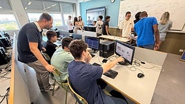 Los alumnos desarrollan una aplicación solidaria.