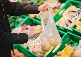 Patata a granel en el lineal de frutas y verduras de Mercadona.