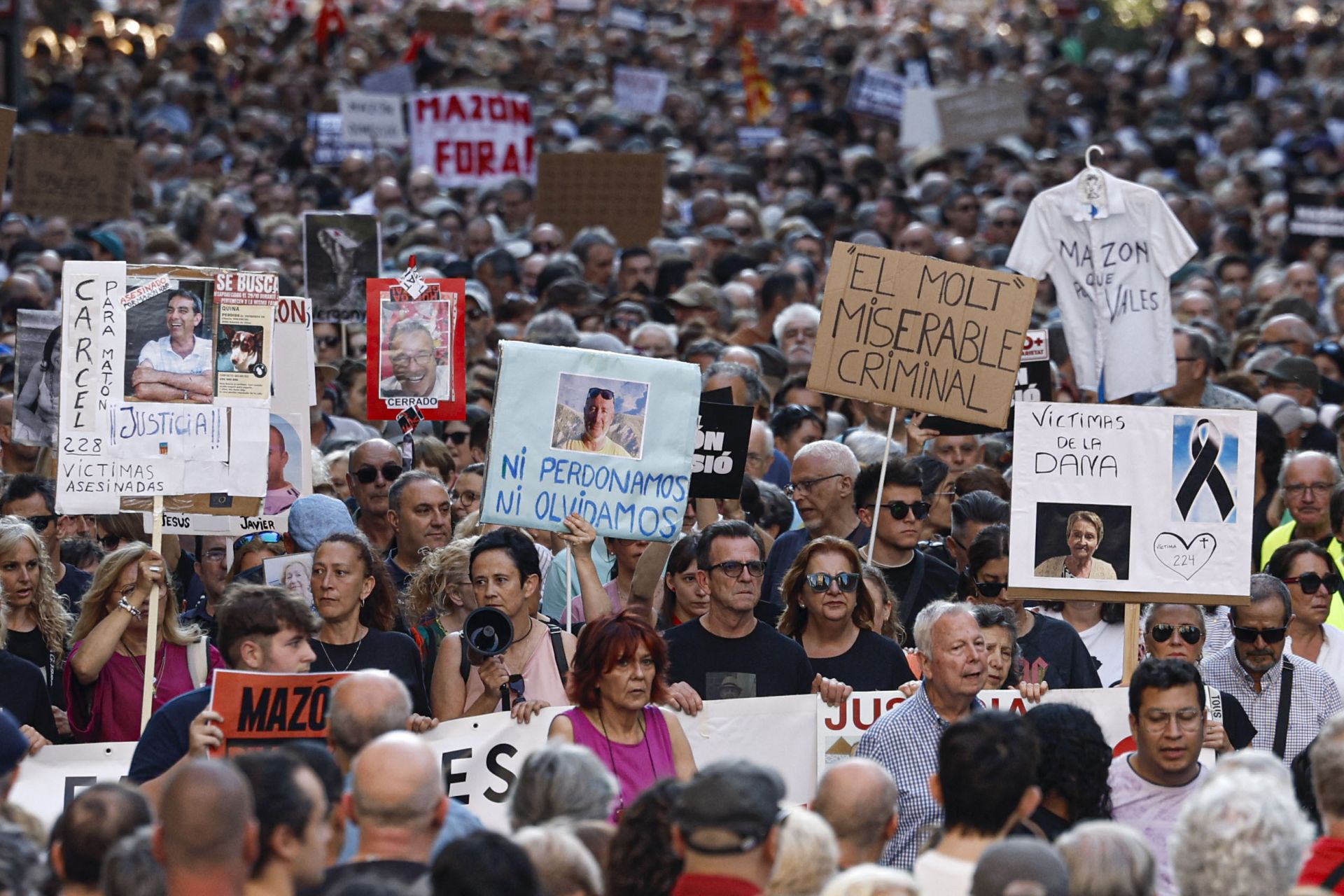 FOTOS | Séptima manifestación en Valencia por la gestión política de la dana