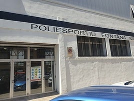 Polideportivo de Alzira a la espera de que se reinicien las obras.