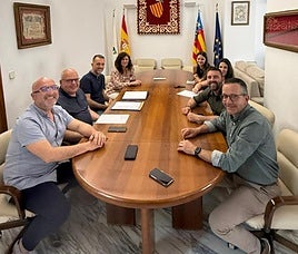 Momento de la reunión entre el Ayuntamiento y la asociación ecologista.