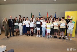 Premiados y autoridades.
