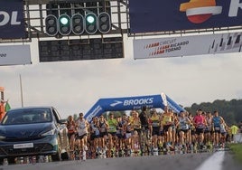 Participantes en la anterior edición de la carrera por el Circuit Ricardo Torno.