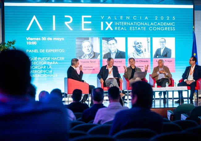 Una de las mesas celebradas en el foro de vivienda AIRE.