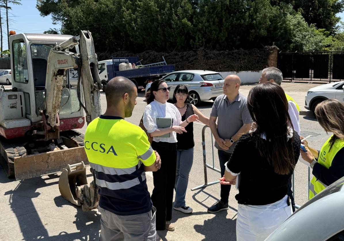 Visita a las obras de una de las calles.