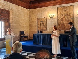 Arazo, durante su intervención con la alcaldesa María José Catalá.