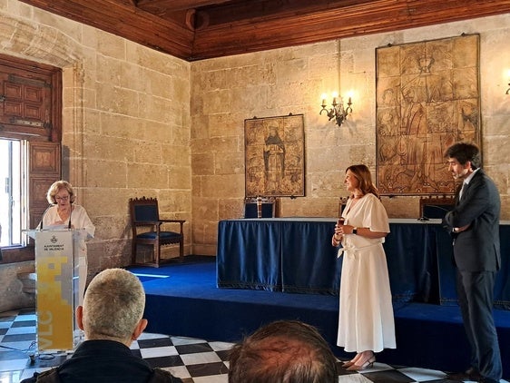 Arazo, durante su intervención con la alcaldesa María José Catalá.