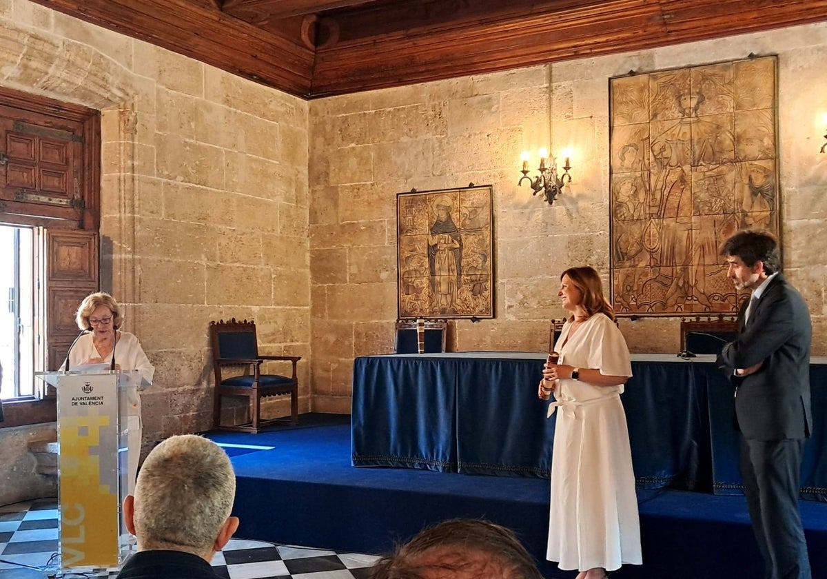 Arazo, durante su intervención con la alcaldesa María José Catalá.