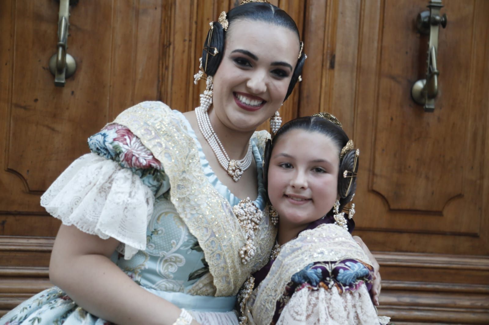 Paula Argudo Bañó y la niña Elia Lull Ballester, falleras mayores de Dénia 2026
