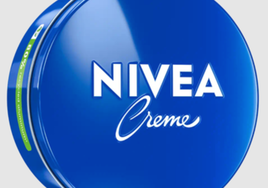El importante aviso de una farmacéutica sobre la crema Nivea de lata azul