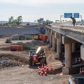 Obras en un puente sobre el barranco del Poyo.