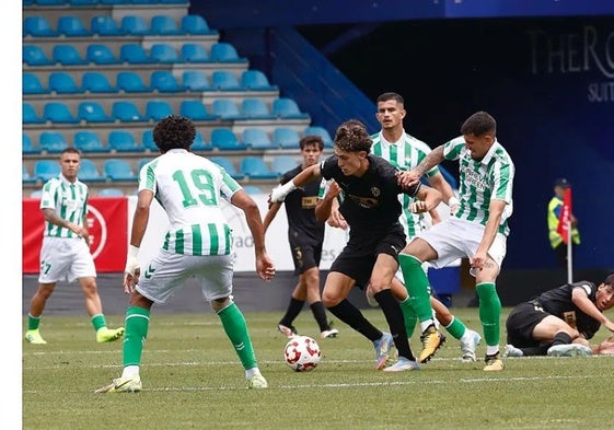 El Valencia dominó en la primera parte de la final pero no supo rematar al Betis.
