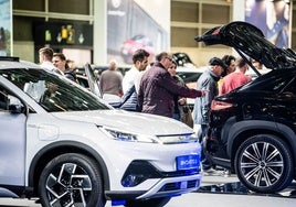 Visitantes en la feria del automóvil del último año.