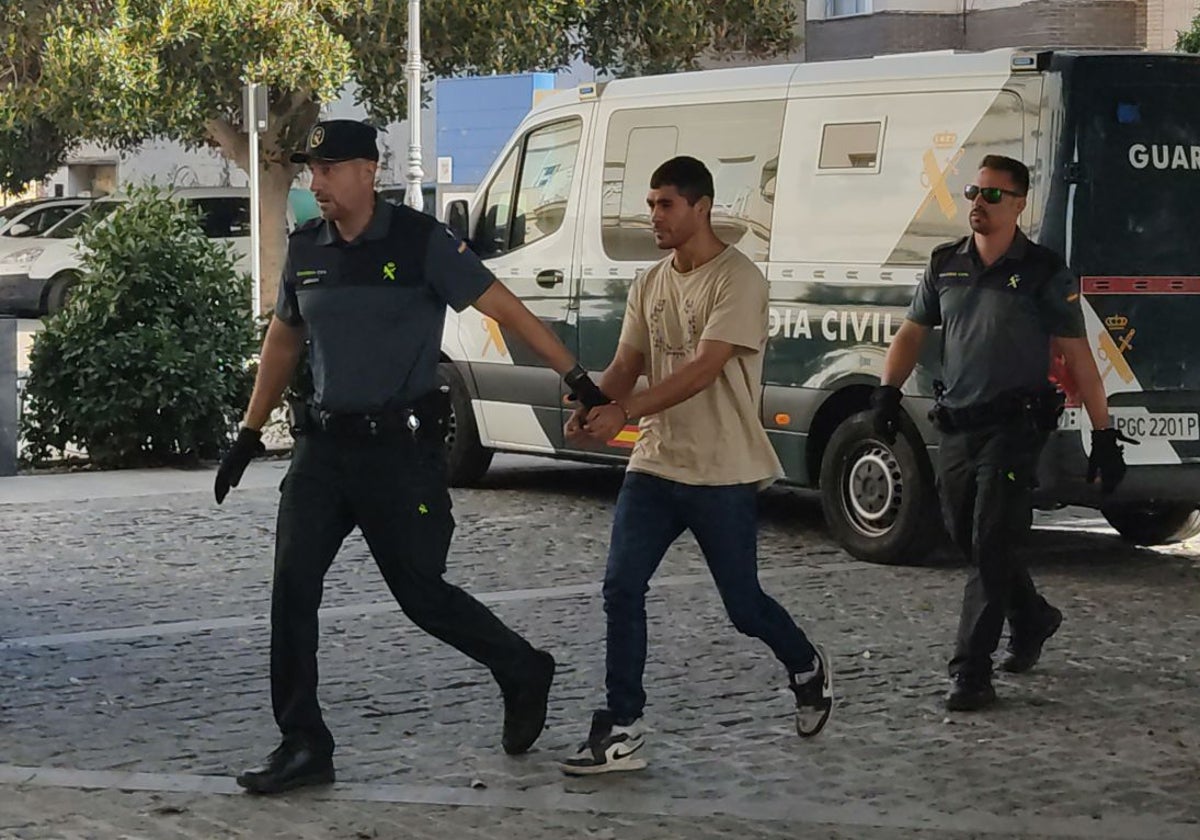 Acepta once años de prisión por matar al septuagenario con el que convivía y enterrarlo en una jardinera | las provincias