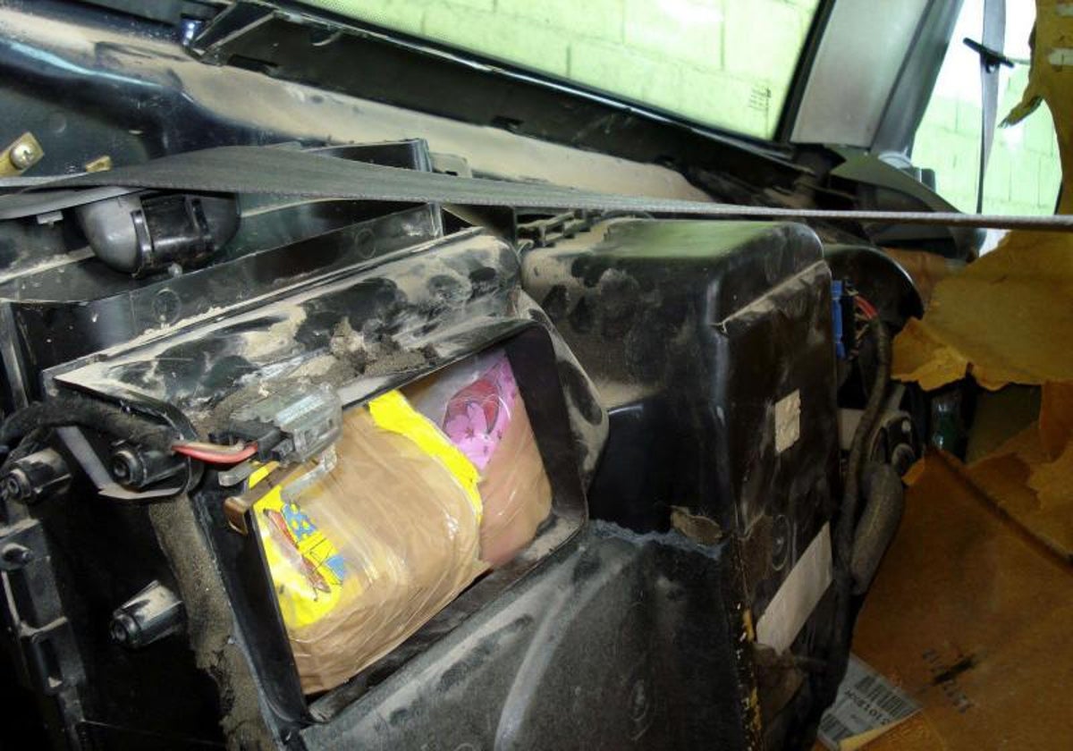 Un vehículo caleteado de otra operación contra el tráfico de drogas.