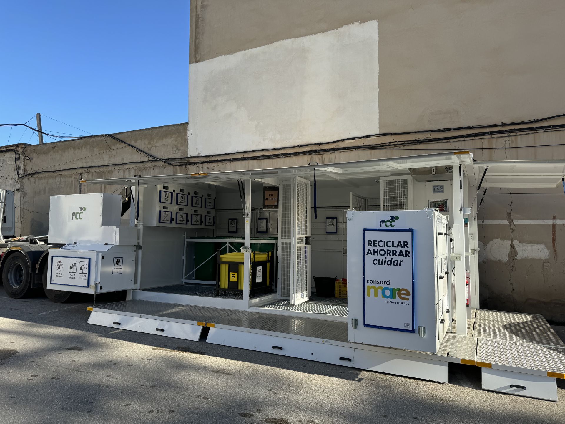 Benissa acerca el ecoparque móvil a la costa para facilitar el reciclaje durante la temporada estival | las provincias