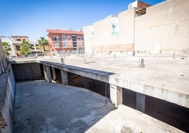 Viviendas Sareb a mitad de construir en la calle Sant Miquel de Vilamarxant.