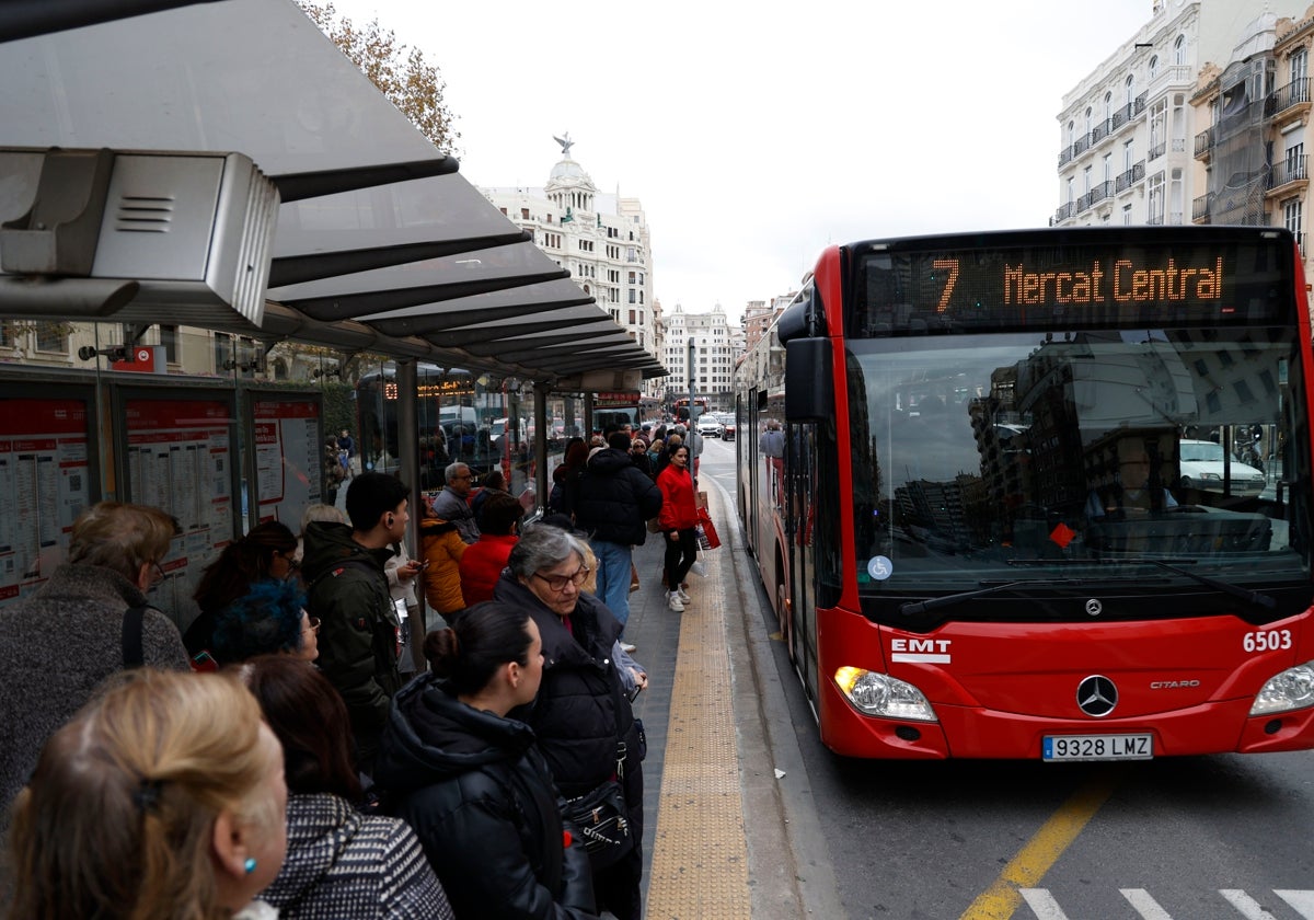 El Ayuntamiento cambiará el proyecto de carriles 'rápidos' para autobuses en Blasco Ibáñez tras escuchar a los vecinos