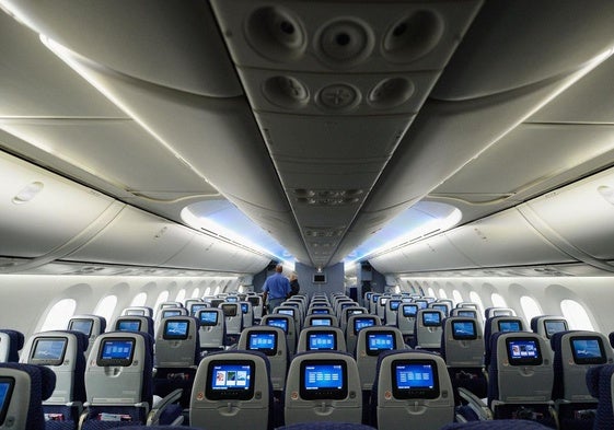 Asientos de la clase turista del Boeing 787 Dreamliner.