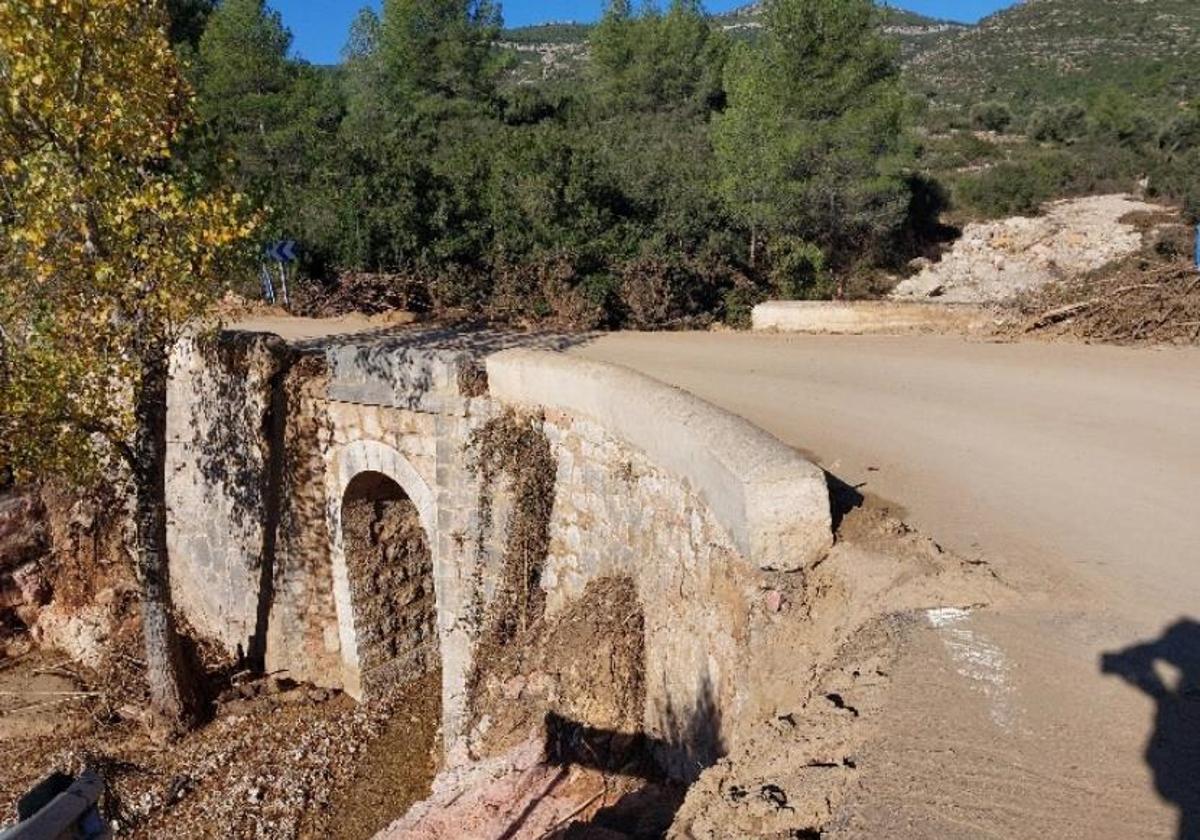 El temor por los incendios aumenta en sot de chera por la limitación de las vías de evacuación | las provincias