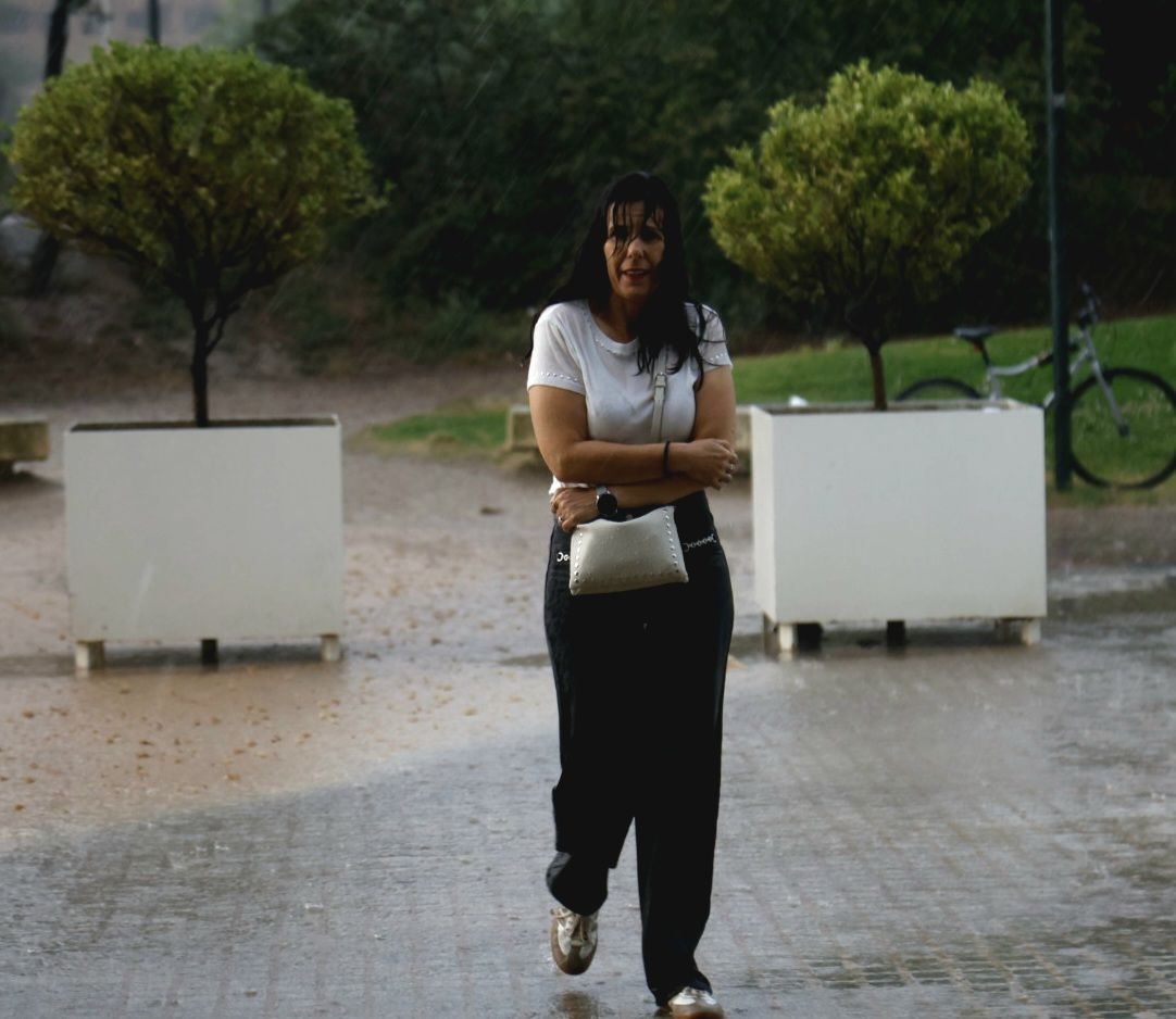 FOTOS | La lluvia obliga a suspender el concierto de Myke Towers en Valencia