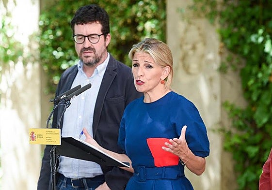 El secretario de Estado de Trabajo, Joaquín Pérez Rey, y la vicepresidenta segunda del Gobierno y ministra de Trabajo y Economía Social, Yolanda Díaz