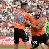 Otamendi, durante su etapa con el Valencia CF.
