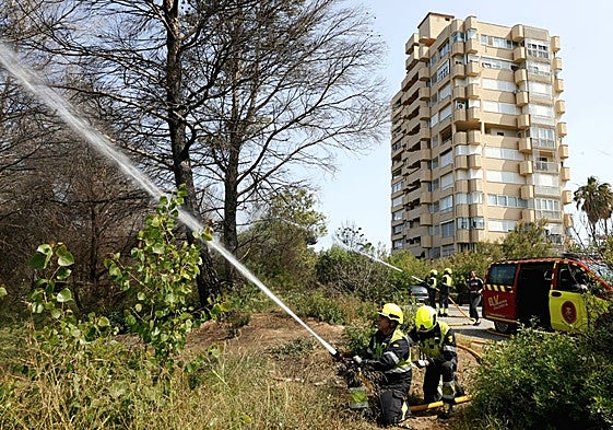 Actuación de Bomberos de Valencia en un simulacro de incendio.