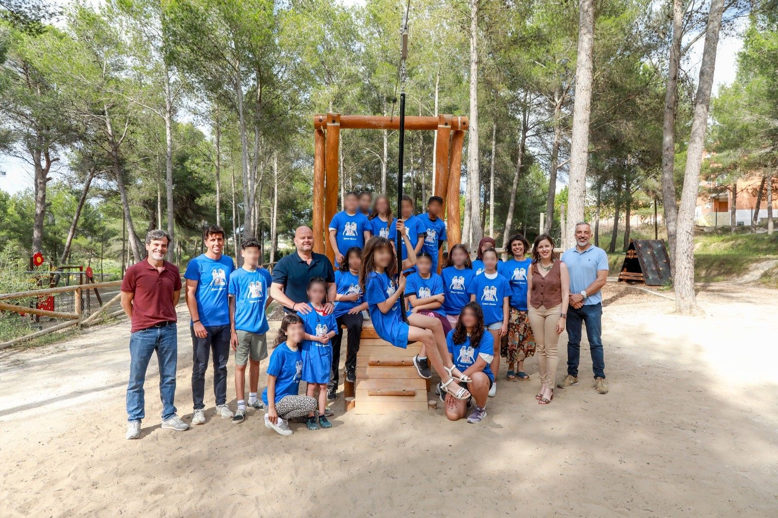Teulada inaugura una tirolina en el refugio climático del Pinaret de la Costa
