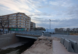 Cauce junto al casco urbano de Utiel.