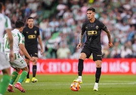 Enzo Barrenechea, con el Valencia.