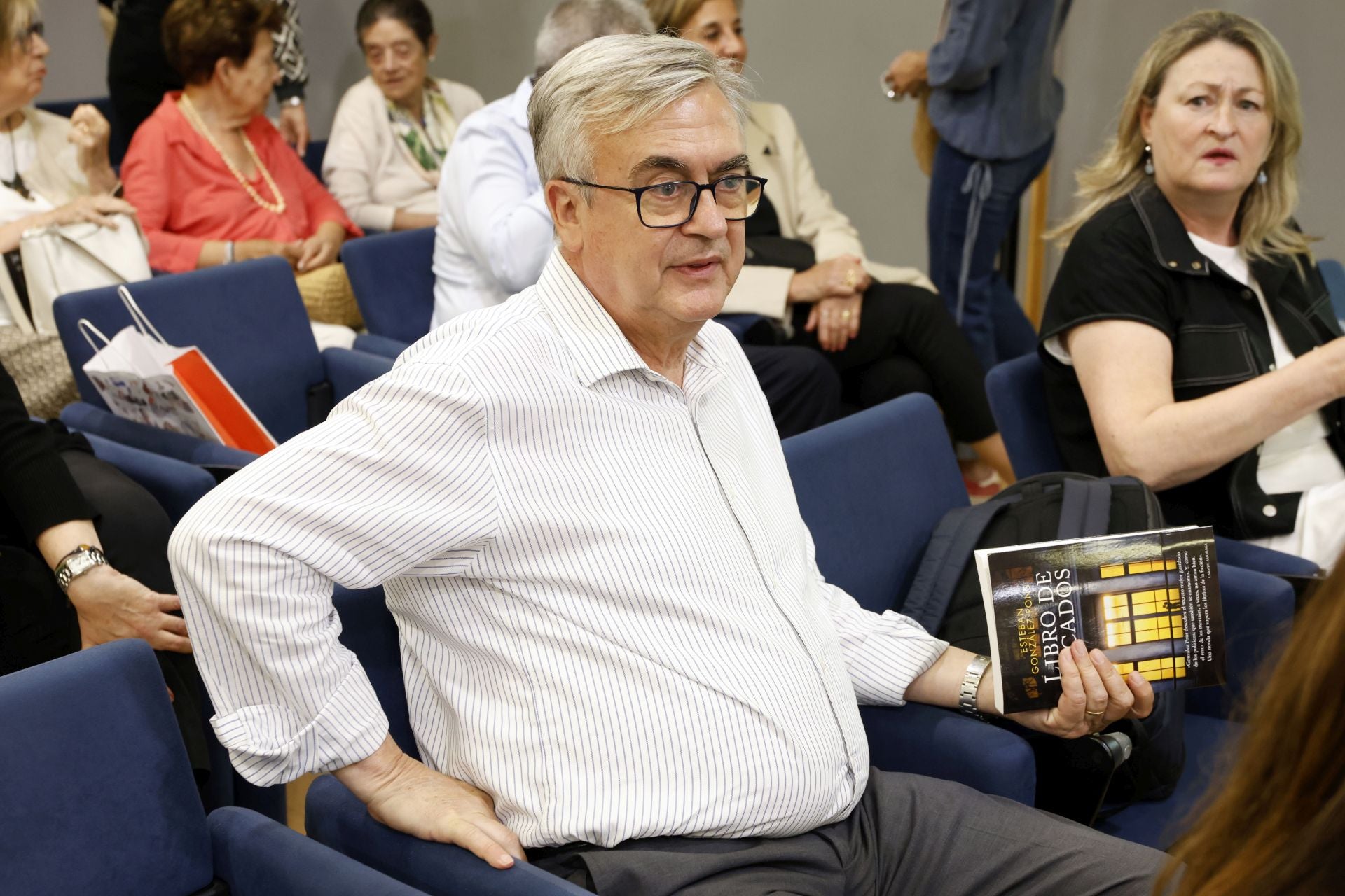 FOTOS | Esteban González Pons presenta su novela en Aula LAS PROVINCIAS