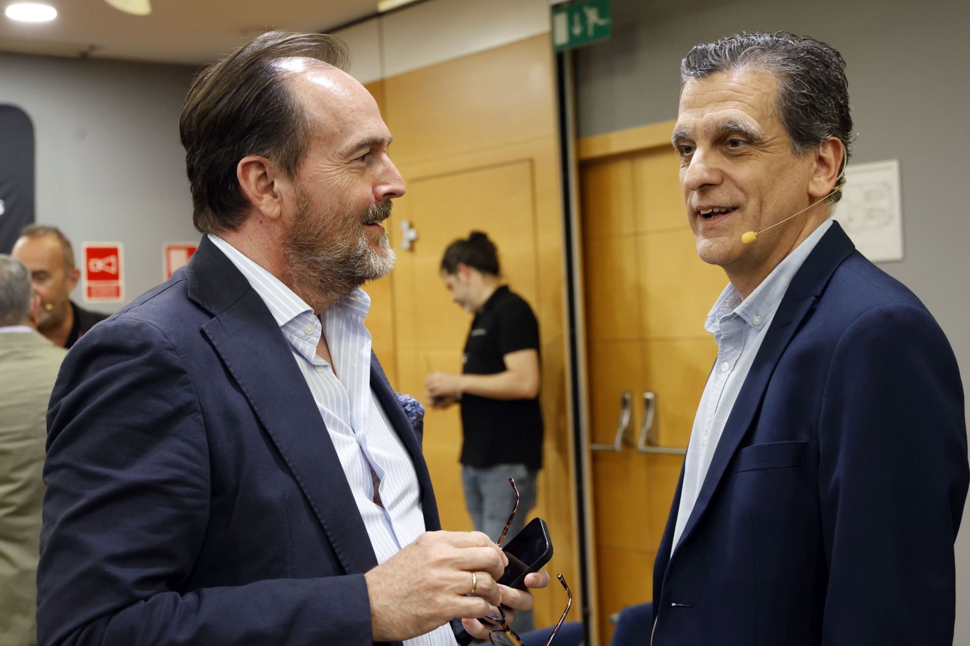 FOTOS | Esteban González Pons presenta su novela en Aula LAS PROVINCIAS
