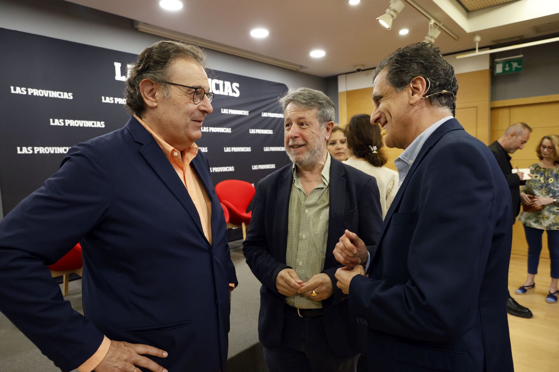 FOTOS | Esteban González Pons presenta su novela en Aula LAS PROVINCIAS