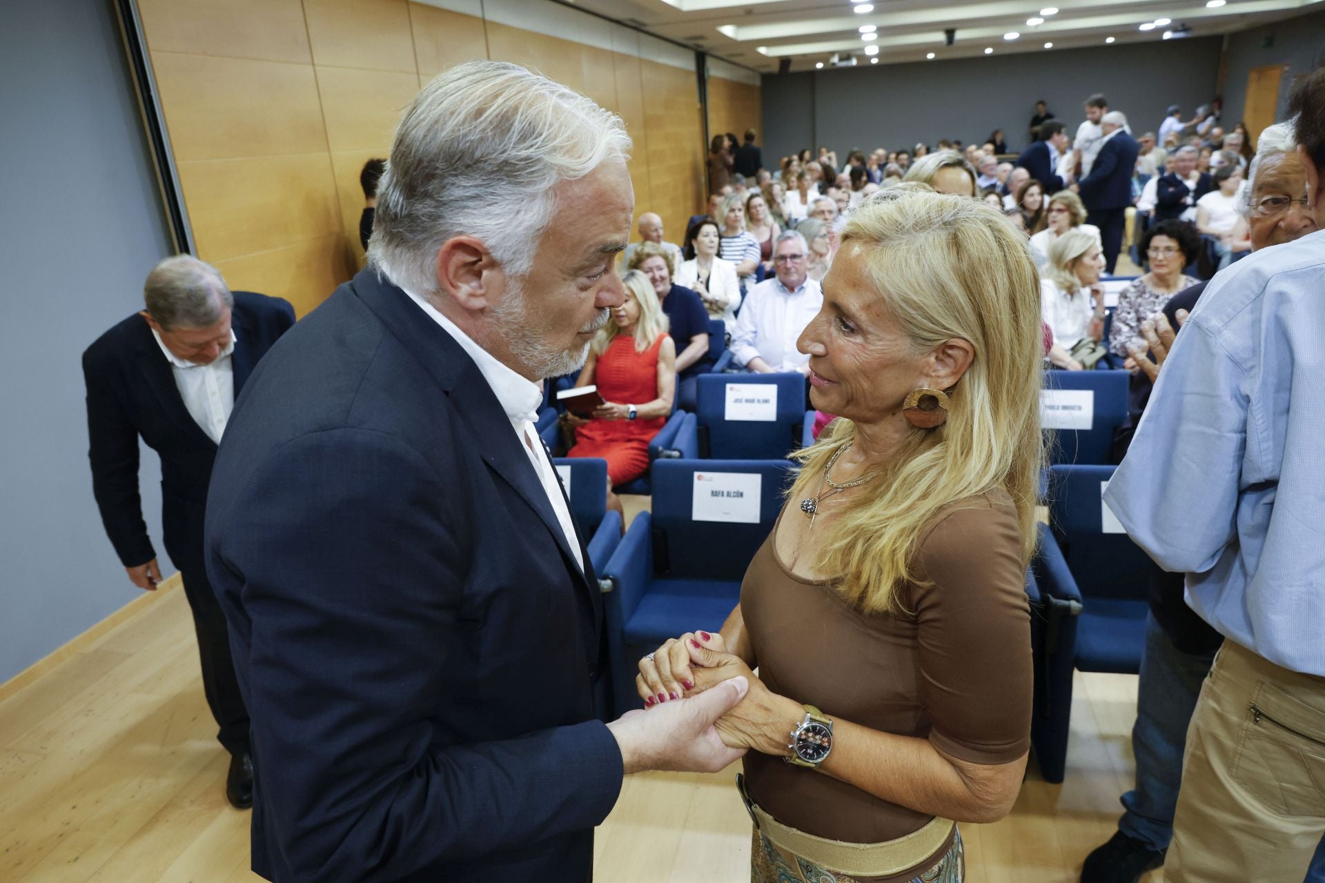 FOTOS | Esteban González Pons presenta su novela en Aula LAS PROVINCIAS