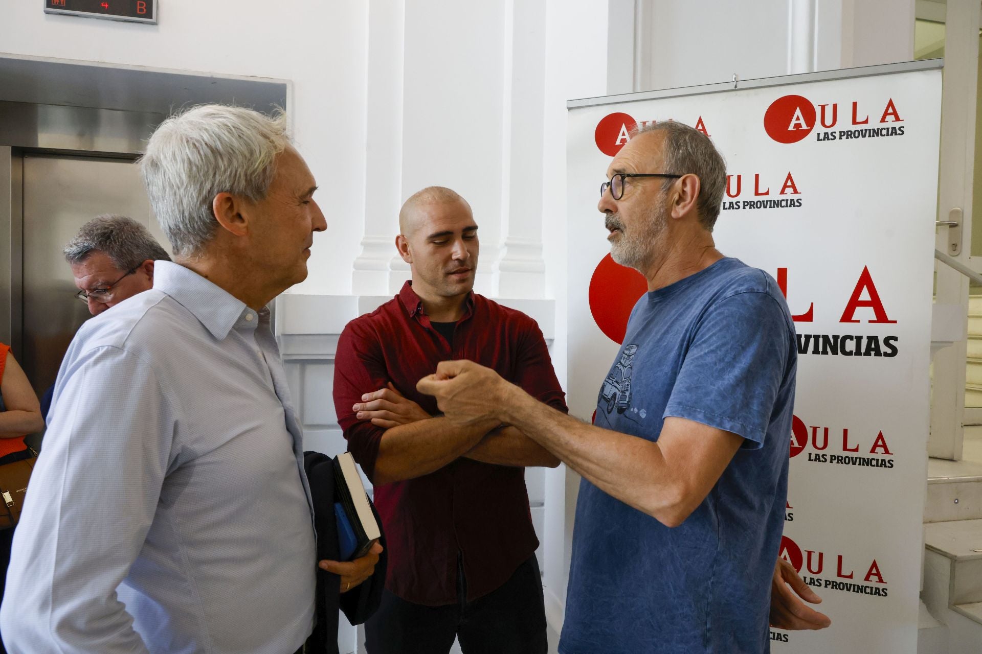 FOTOS | Esteban González Pons presenta su novela en Aula LAS PROVINCIAS
